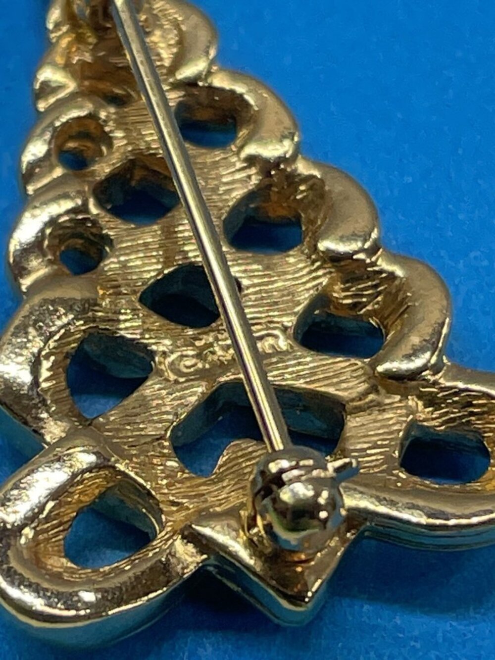 Vintage Avon Gold Tone Woven Christmas Tree with Rhinestone Topper Pin Brooch - Picture 9 of 10